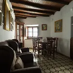 Holi-Rent Historic House Next To The Alcazar