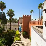 Holi-Rent Historic House Next To The Alcazar
