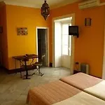 La Casa Amarilla