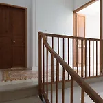 Llonga\'S 11Th Youth Hostel