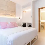 Llonga\'S 11Th Youth Hostel
