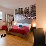 Iraipe Pamplona Hostal Auto Check-In