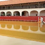 Hotel Plaza De Toros De Almaden