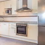 2225-Spacious 3 Bedrooms With Sea View