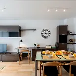 Petit Luxe Egara