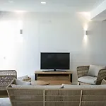 Edem III apartamento de diseño piscina climatizada by Lightbooking