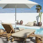 Edem III apartamento de diseño piscina climatizada by Lightbooking