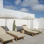Edem III apartamento de diseño piscina climatizada by Lightbooking