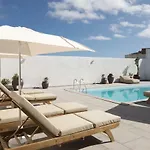Edem III apartamento de diseño piscina climatizada by Lightbooking