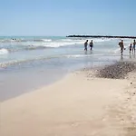 Tot Un Mon-Beachfront House