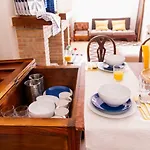 Tot Un Mon-Beachfront House