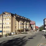 Apartamentos Sueño Nevado con Piscina a pie de Telesilla