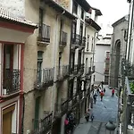 Maravilla en la plaza de la catedral- VU-HUESCA-19-154