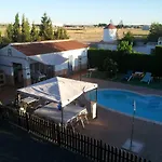 Casa rural con piscina y pista de padel - Casa de Pacas