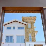 Apartamentos Turisticos El Lago