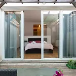 1229 - Awesome City Center Apartment With Terrace