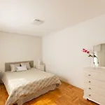 Light&bright apartment in central Valencia