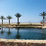 Moderna casa con calefacción, wifi, barbacoa, jardines y piscina comunitaria