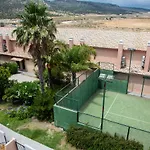 Akutuna - Casa Familiar con Piscina , Garaje&Pista de Padel