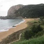 Ea Playa Montana45\'Guggemhein A 200M Andando Playa Y Del Centro Pueblo