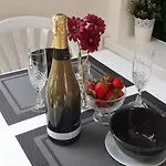 Royal Apartament-200M From Beach- Wifi
