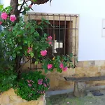 Vivienda rural fuente de los gusarapos