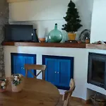 Vivienda rural fuente de los gusarapos