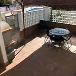 Moderna casa con calefacción, wifi, barbacoa, jardines y piscina comunitaria