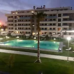 Playa Los Álamos, descanso y ocio en Torremolinos