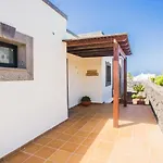 Eslanzarote Villa Eleonor, Super Wifi, Heated Pool, Sat Tv