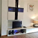 Charming beachfront apartment/ Encantador apartamento frente al mar