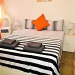 Charming beachfront apartment/ Encantador apartamento frente al mar