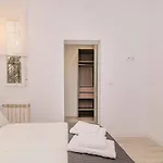 Apartment With Balconies In La Latina By Batuecas