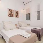 Apartment With Balconies In La Latina By Batuecas