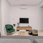 Apartment With Balconies In La Latina By Batuecas
