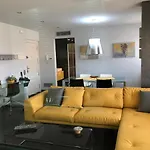 Hauzify I Apartament Petit Plaer