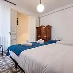 B42 - Modernist Apartment For Large Groups In Eixample