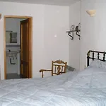 Casa Tia Maria, Acequias