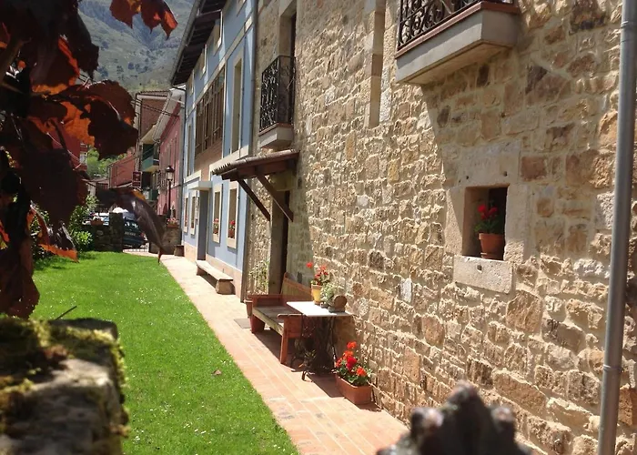 Casa De La Tila