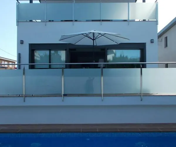 Villa Moderna Con Piscina Individual
