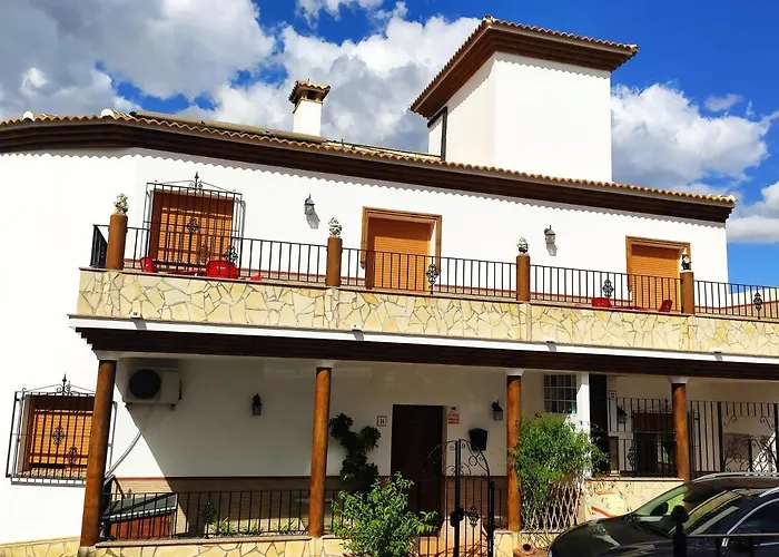 Casa amplia con terraza en La Viñuela