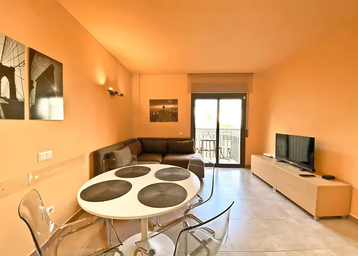 Urban Manresa-City Center Apartment With Balcony