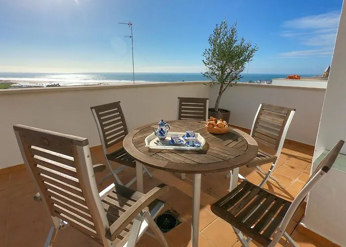 Apartamento tipo penthouse con enorme terraza y vistas al mar