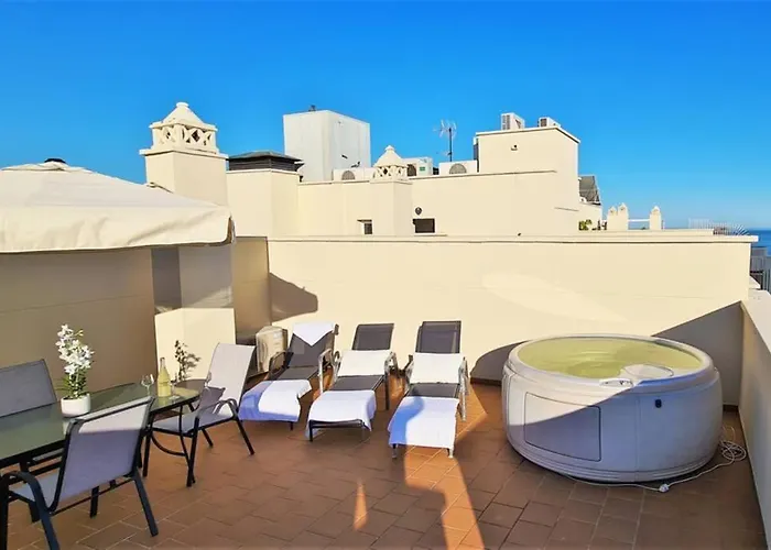 Luxury Penthouse With Ocean Views &Private Jacuzzi