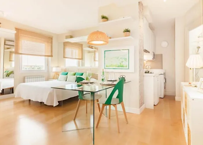 ApartaSuite Deluxe Centro Histórico Ático tranquilo con terrazas a pie de calle