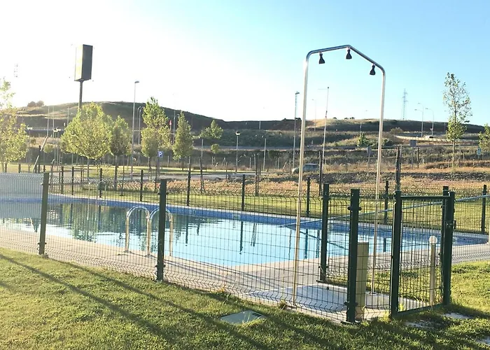 Apartamento Nuevo, Accesible Y Con Piscina !!!