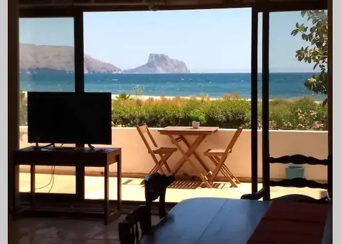 Beachfront Apt! Ac - Pool - Parking