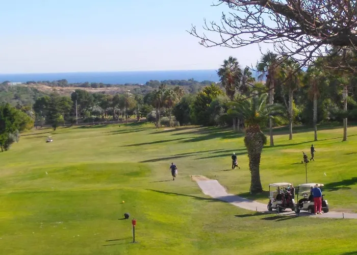 Estrella Del Mar Tranquil And Spacious Villa, Convenient Location 3-5 Mins\' Walk To All Amenities
