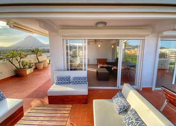 Spectacular Penthouse 100M From Beach