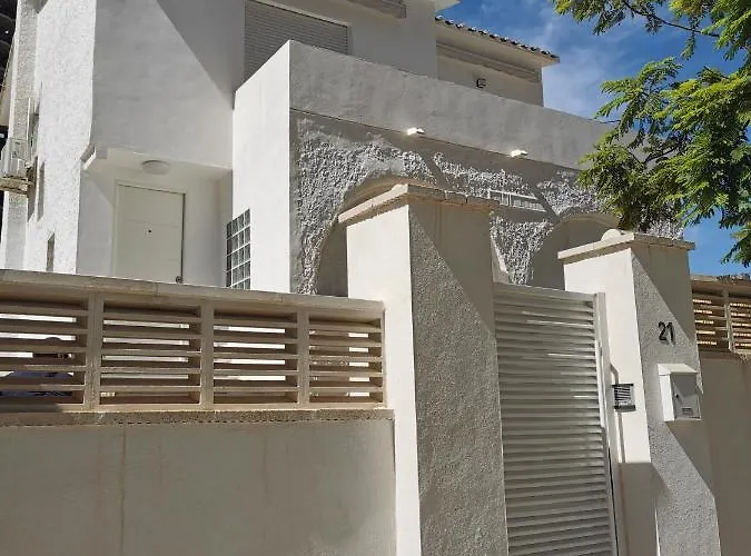 Casa con terreno privado - a 800m de Playa Poniente
